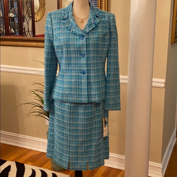 Tweed 2 piece suit.  Very elegant.   Classy. - Picture 1 of 8